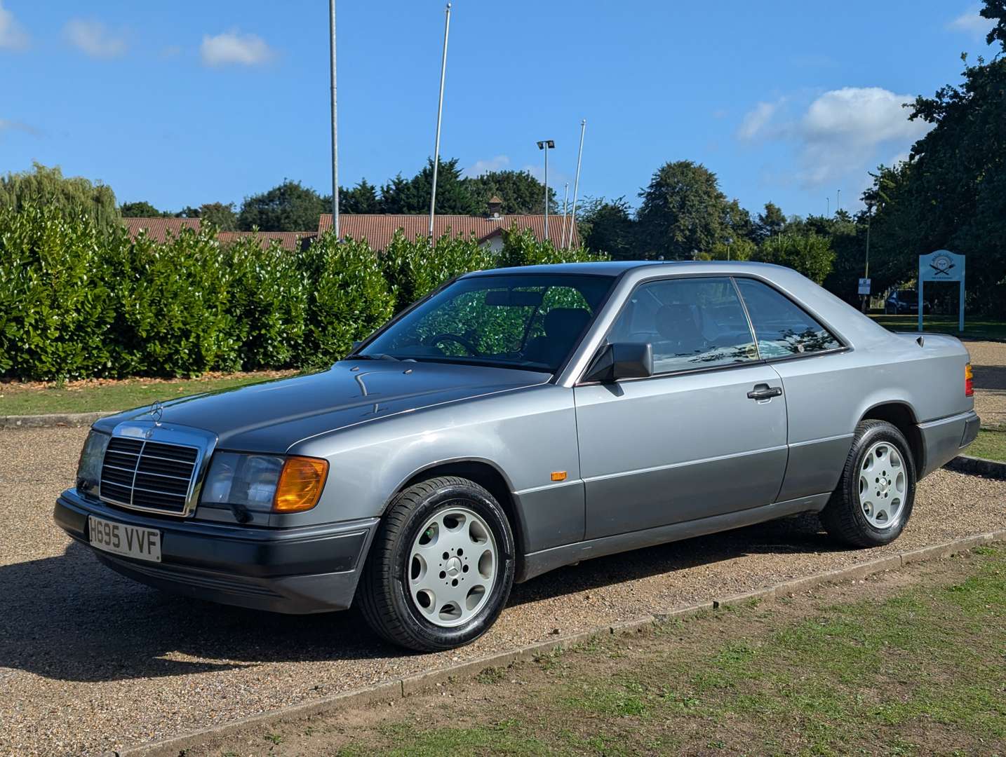 <p>1990 MERCEDES 230CE AUTO</p>