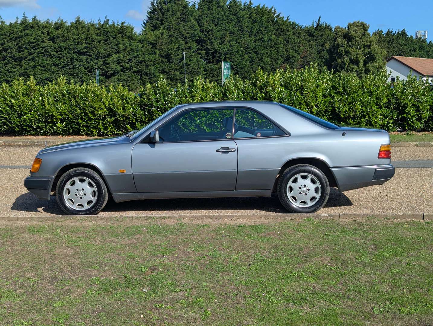 <p>1990 MERCEDES 230CE AUTO</p>