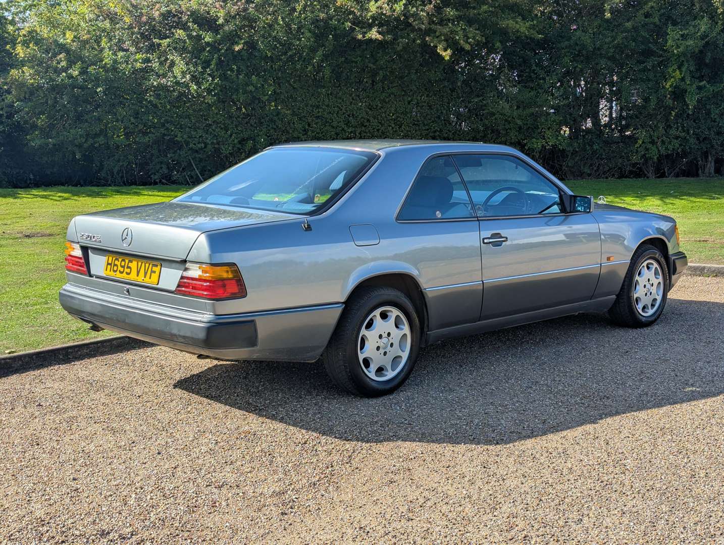 <p>1990 MERCEDES 230CE AUTO</p>