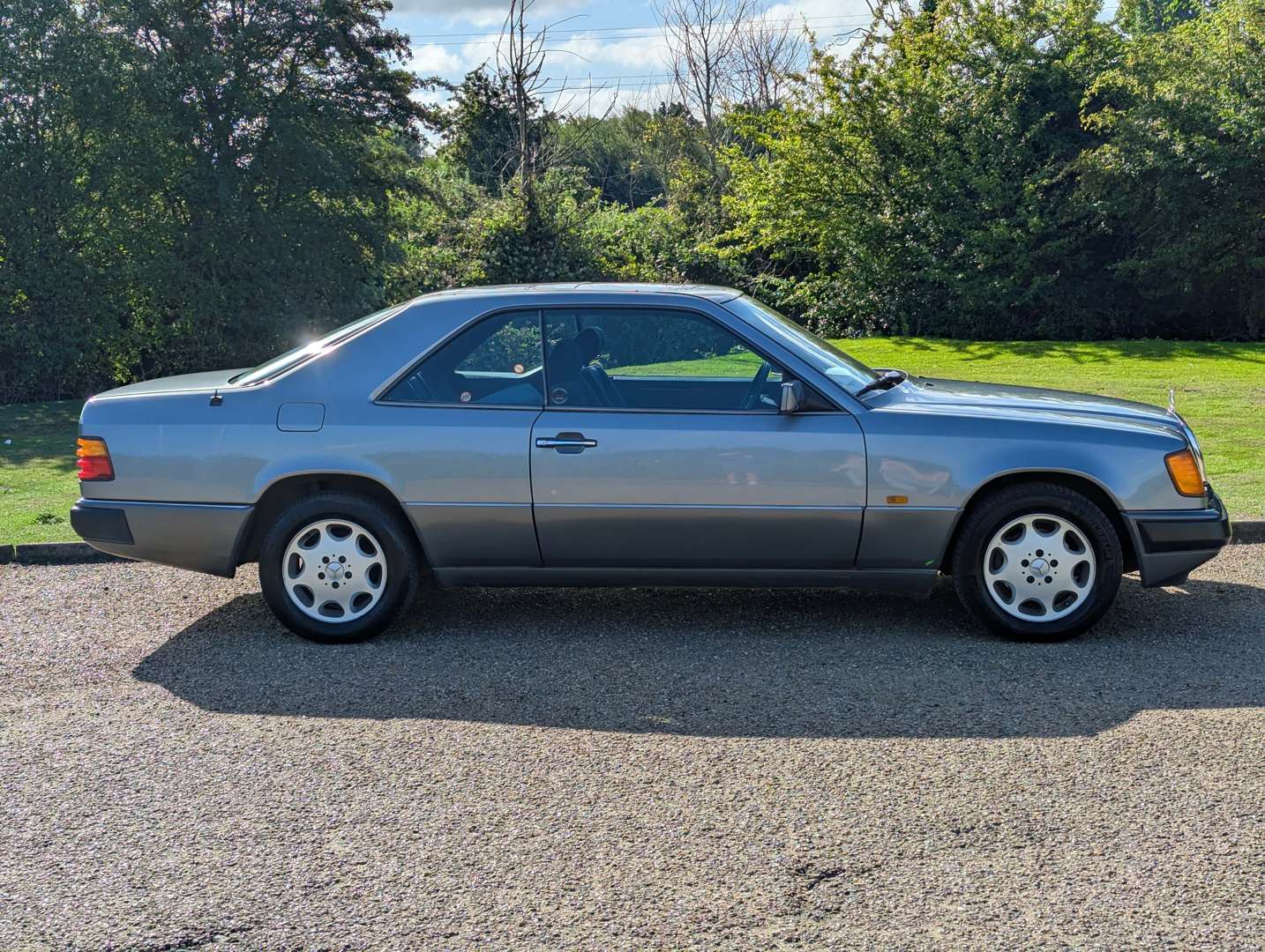 <p>1990 MERCEDES 230CE AUTO</p>