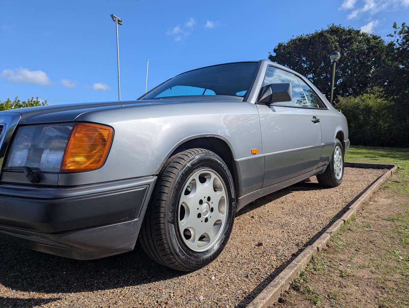 <p>1990 MERCEDES 230CE AUTO</p>