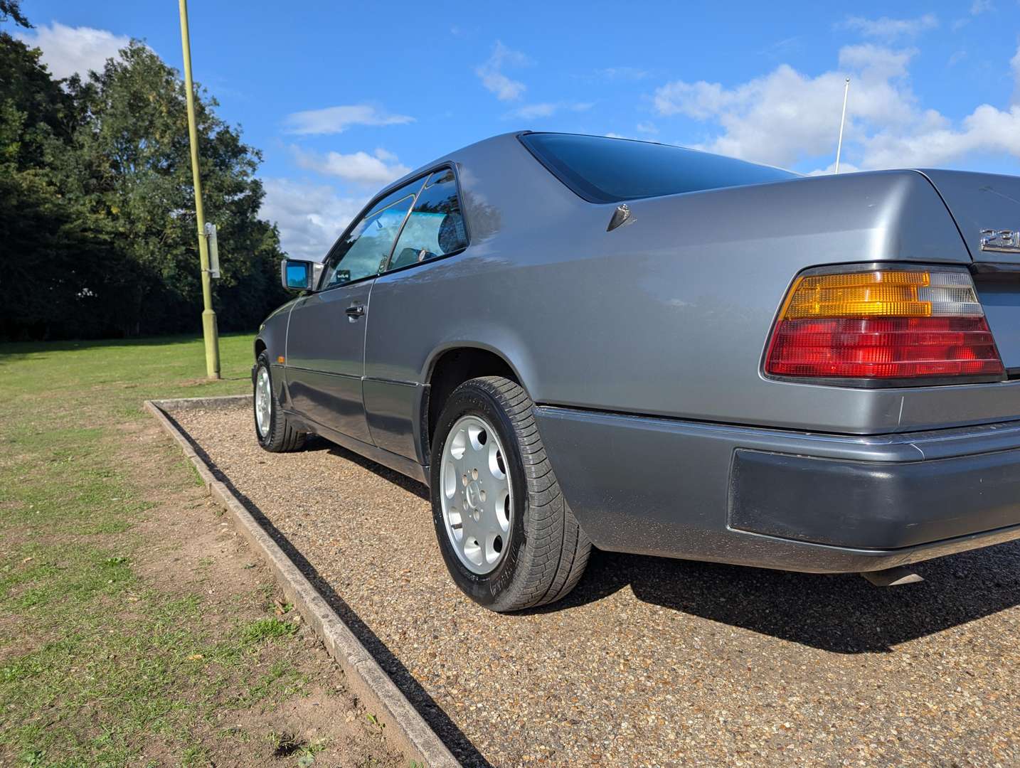 <p>1990 MERCEDES 230CE AUTO</p>