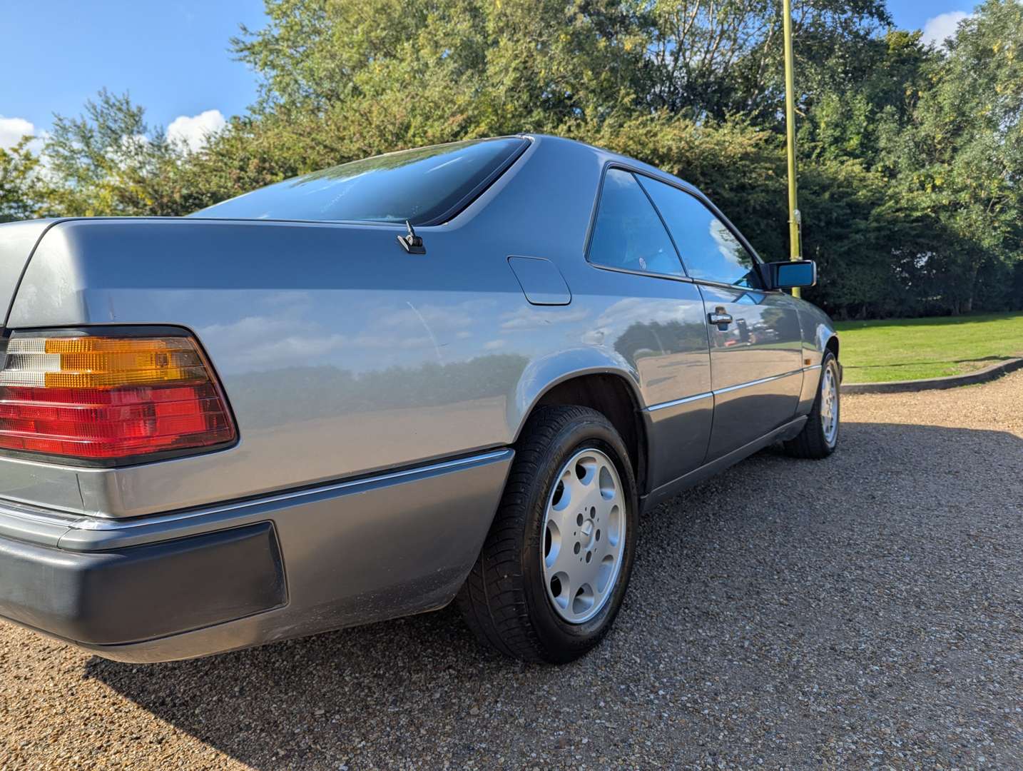 <p>1990 MERCEDES 230CE AUTO</p>