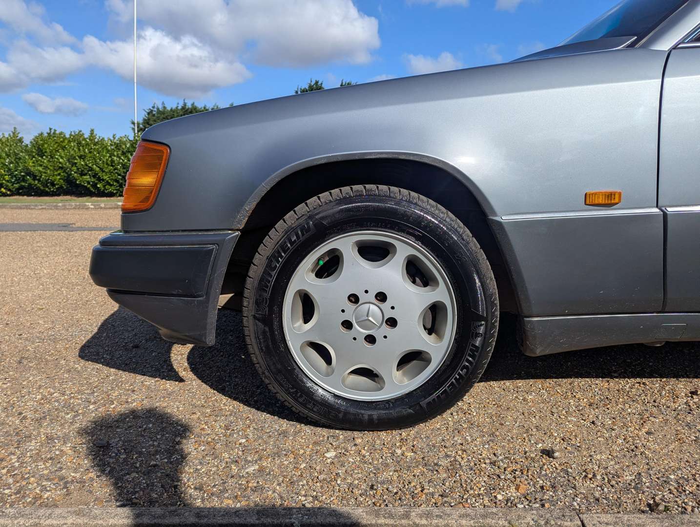 <p>1990 MERCEDES 230CE AUTO</p>