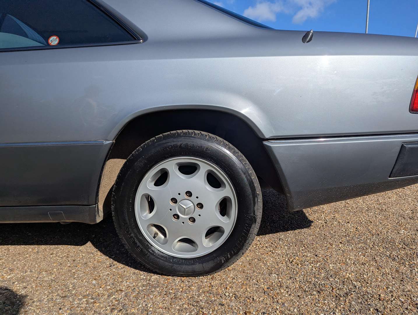 <p>1990 MERCEDES 230CE AUTO</p>