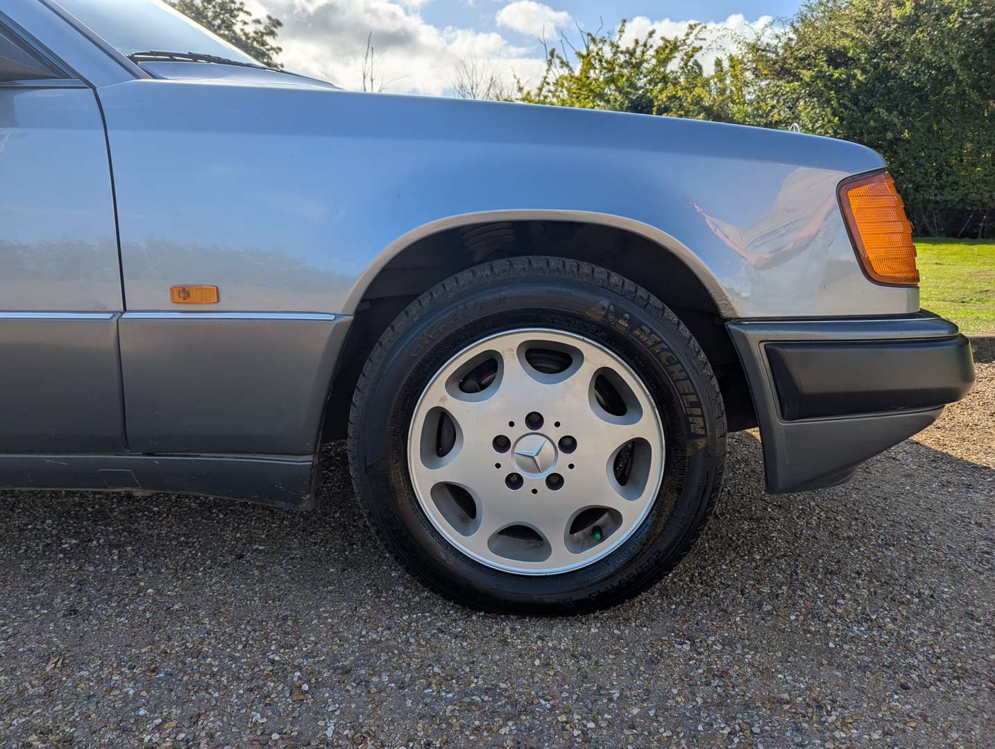 <p>1990 MERCEDES 230CE AUTO</p>