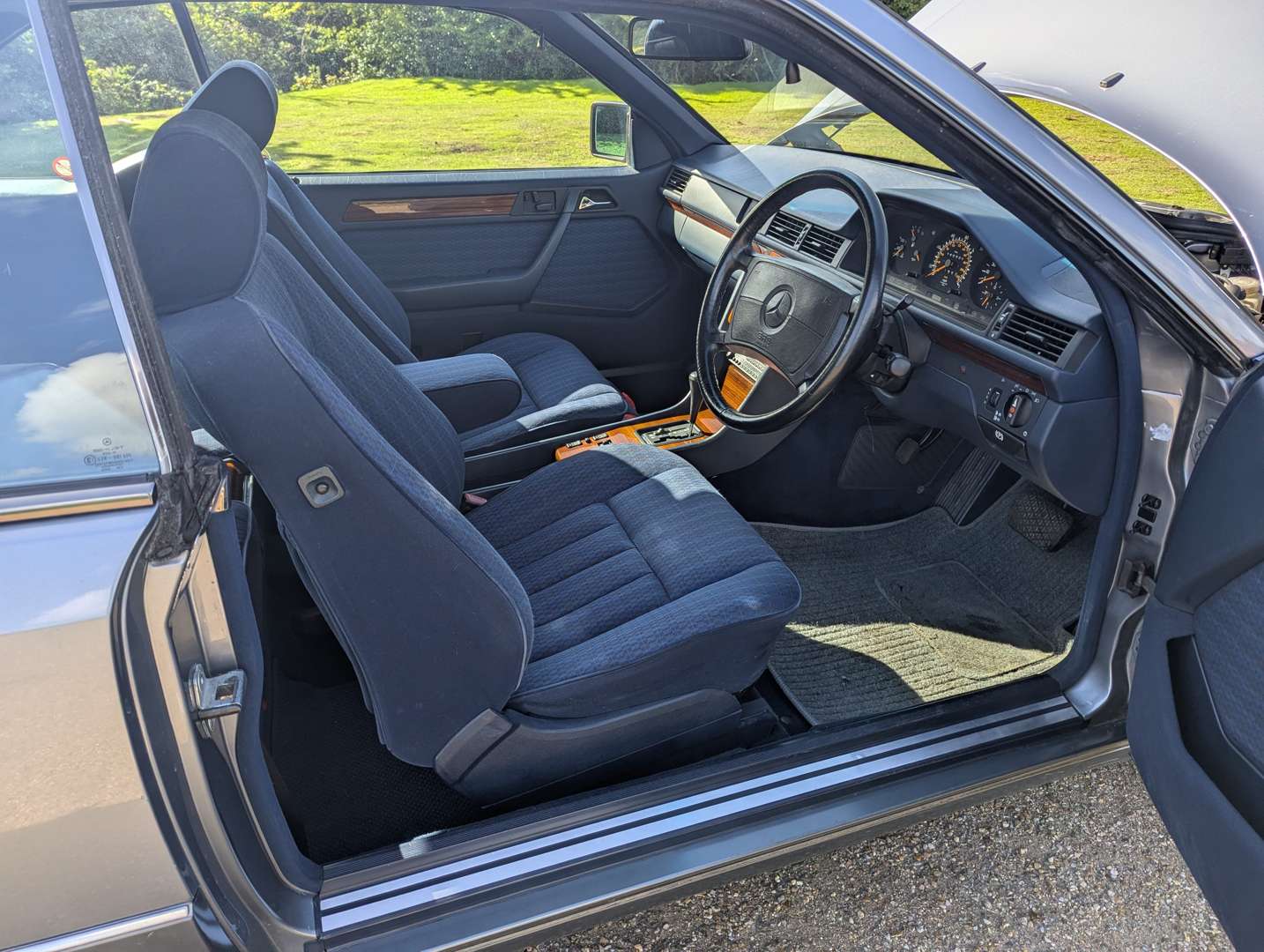 <p>1990 MERCEDES 230CE AUTO</p>