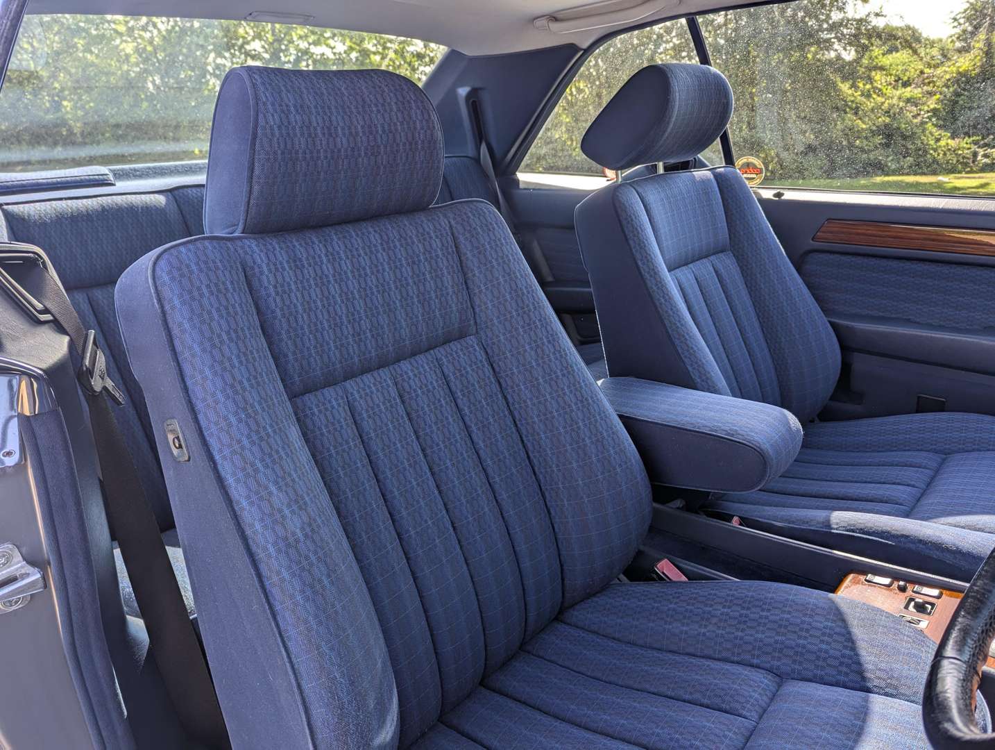 <p>1990 MERCEDES 230CE AUTO</p>