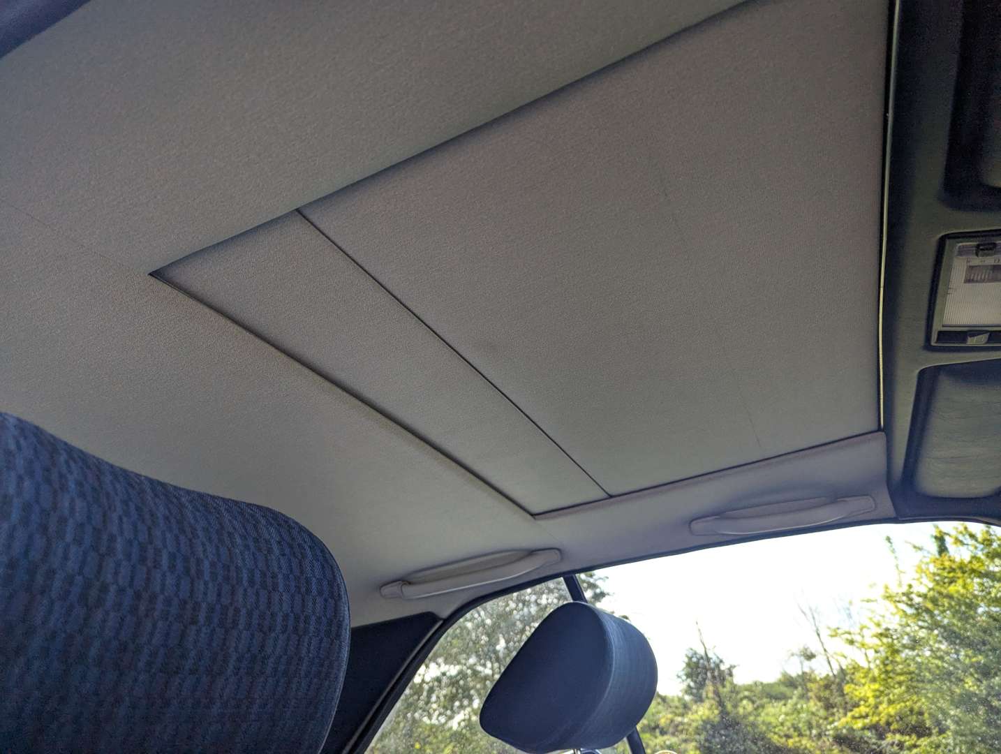 <p>1990 MERCEDES 230CE AUTO</p>