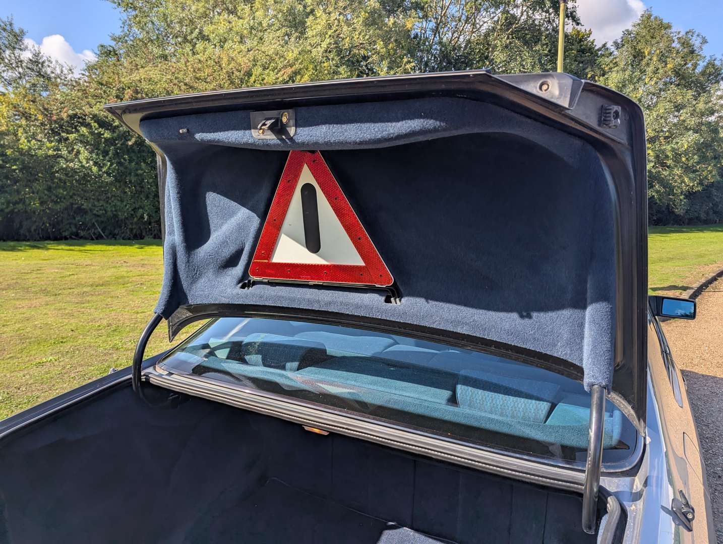 <p>1990 MERCEDES 230CE AUTO</p>