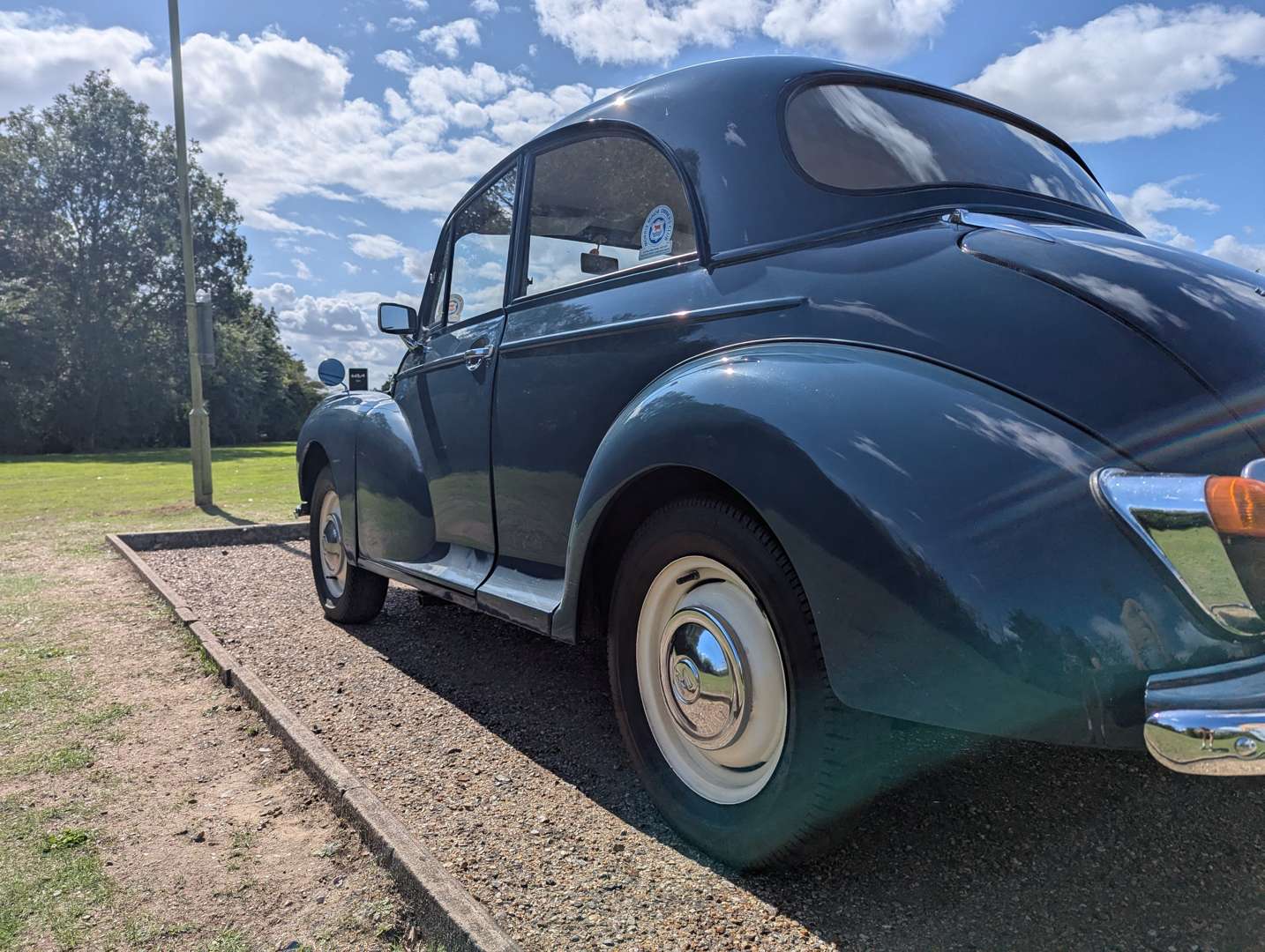 <p>1968 MORRIS MINOR SALOON</p>