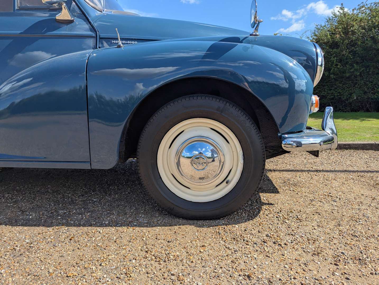 <p>1968 MORRIS MINOR SALOON</p>