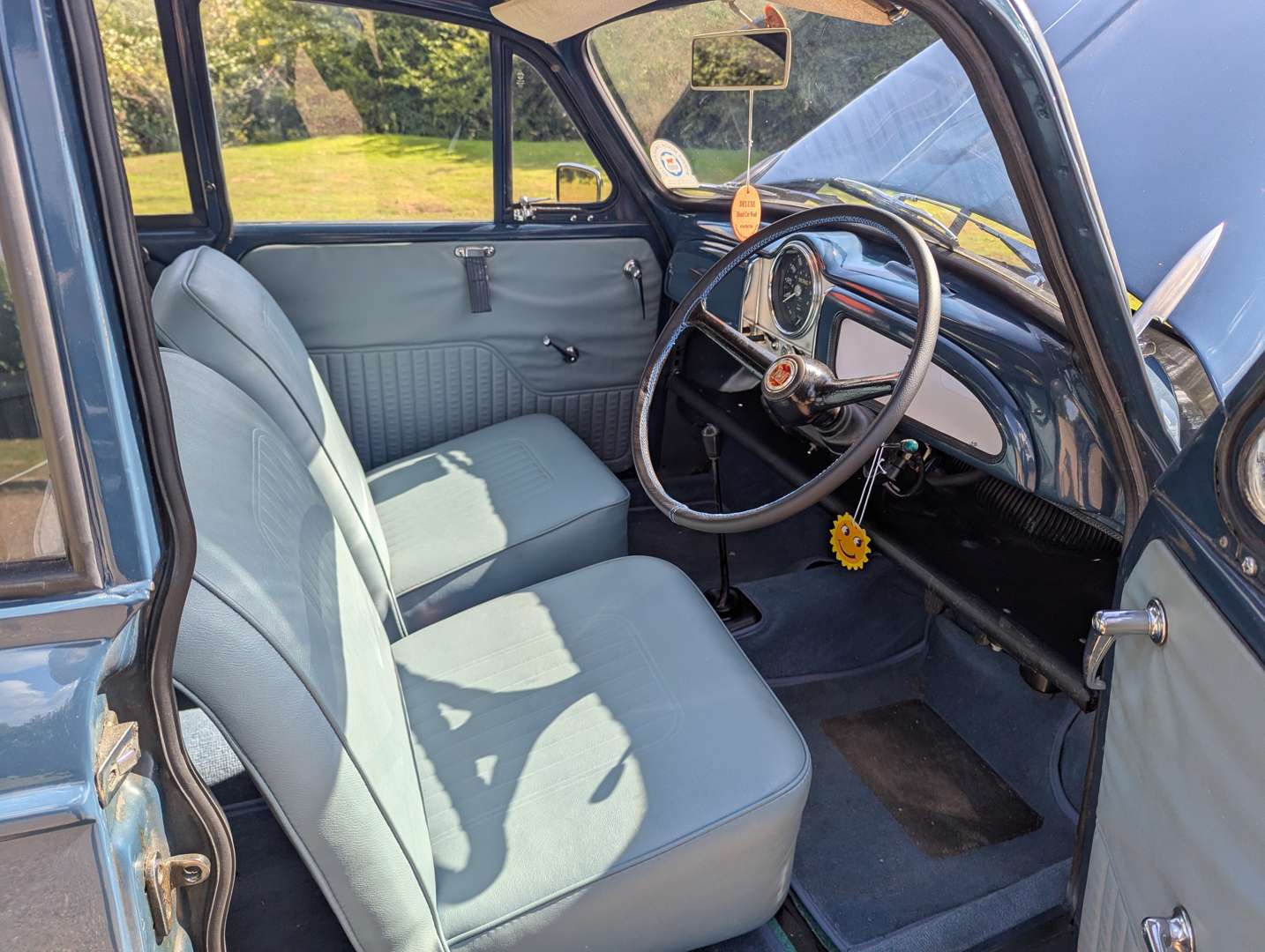 <p>1968 MORRIS MINOR SALOON</p>