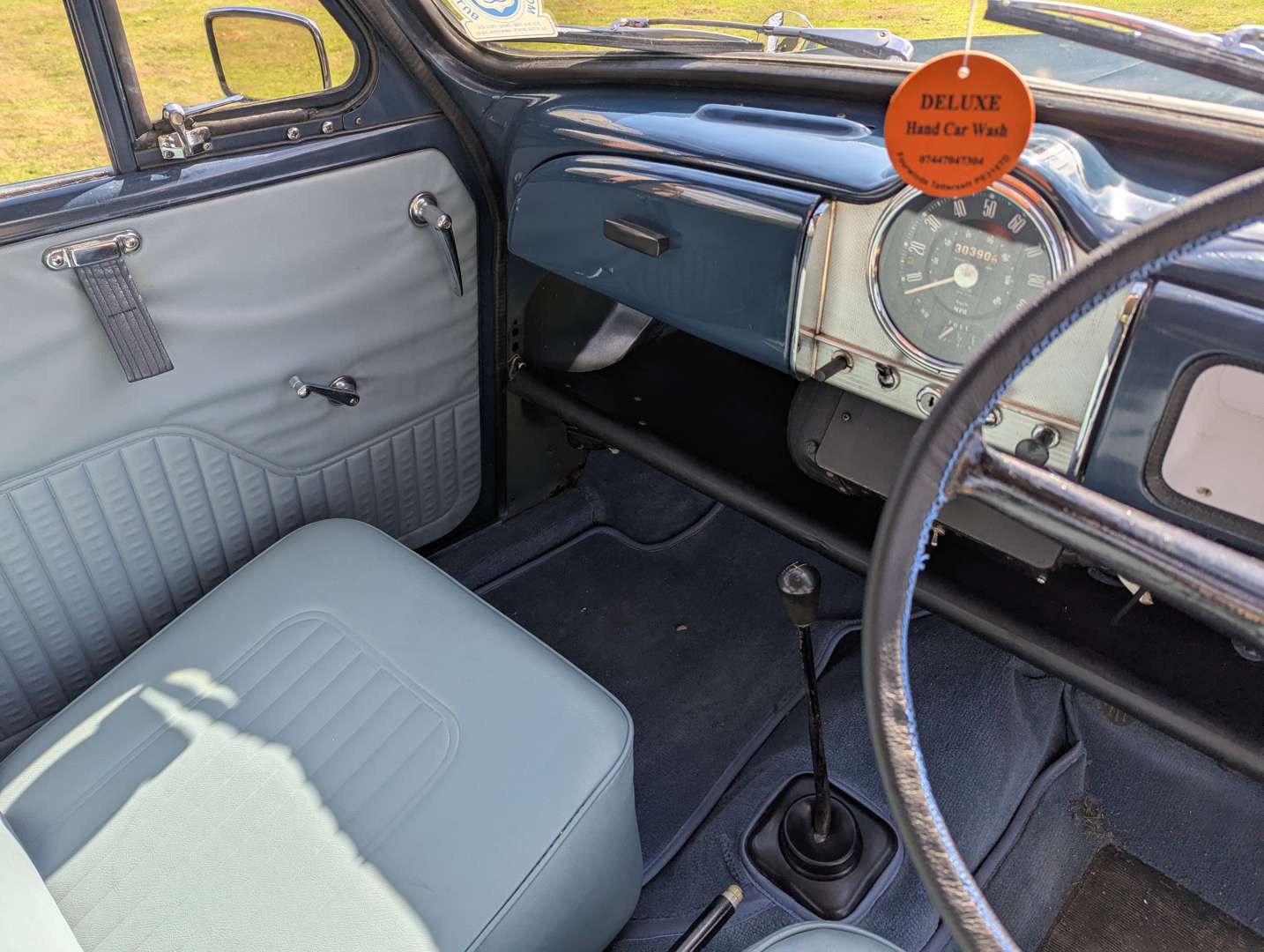 <p>1968 MORRIS MINOR SALOON</p>