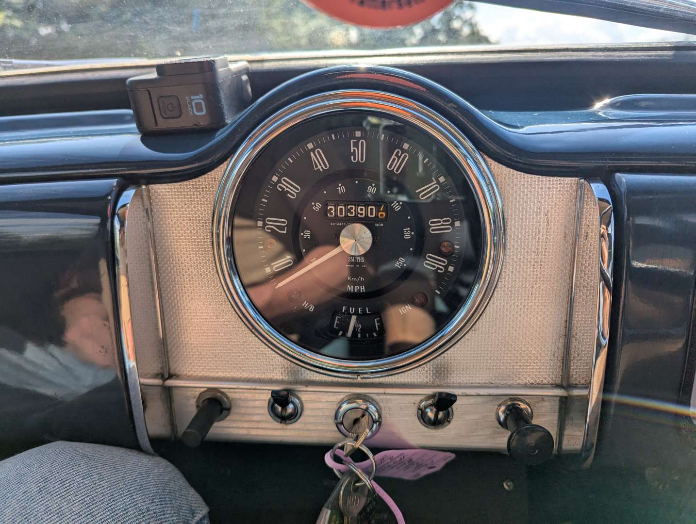 <p>1968 MORRIS MINOR SALOON</p>