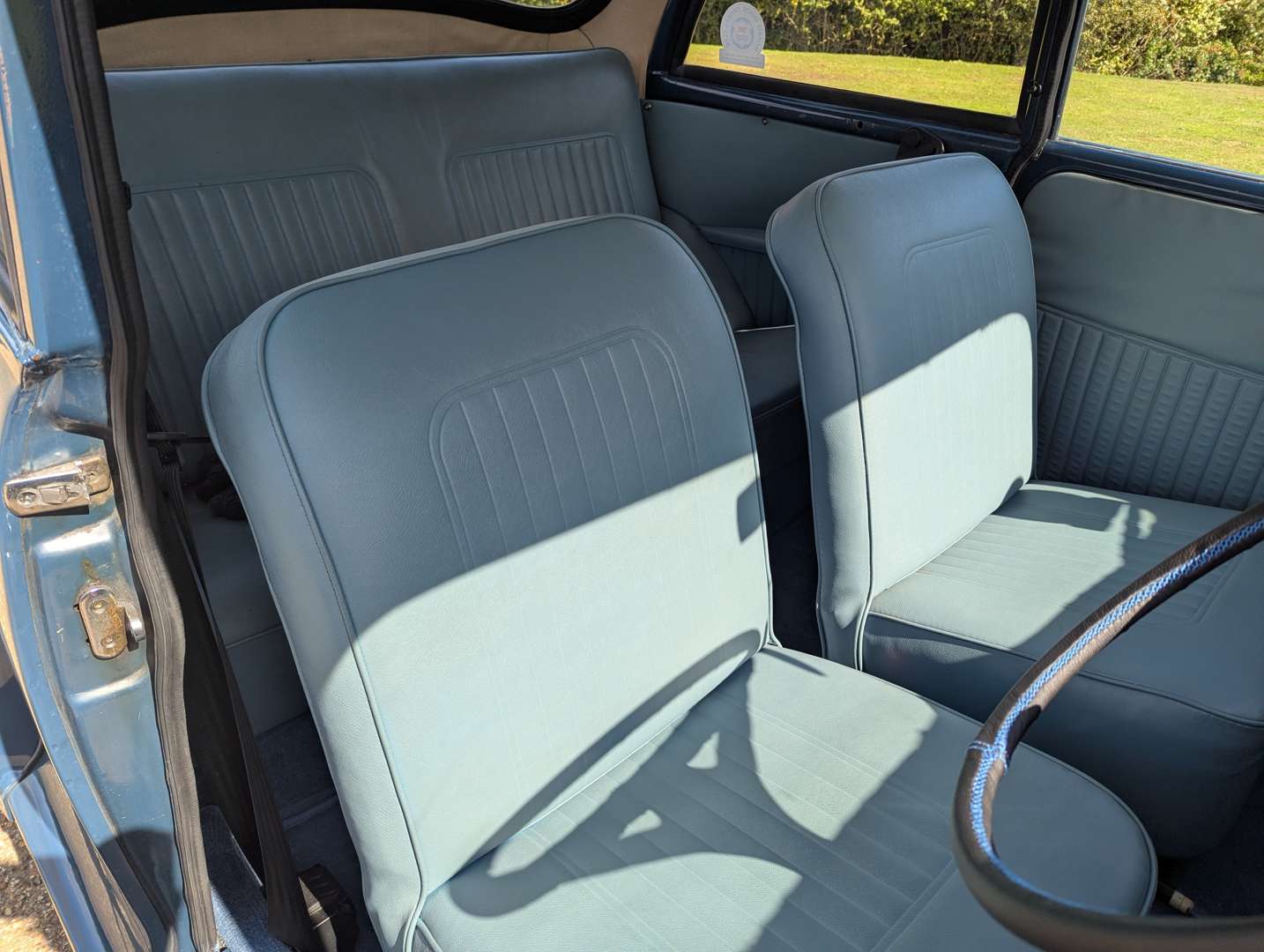 <p>1968 MORRIS MINOR SALOON</p>