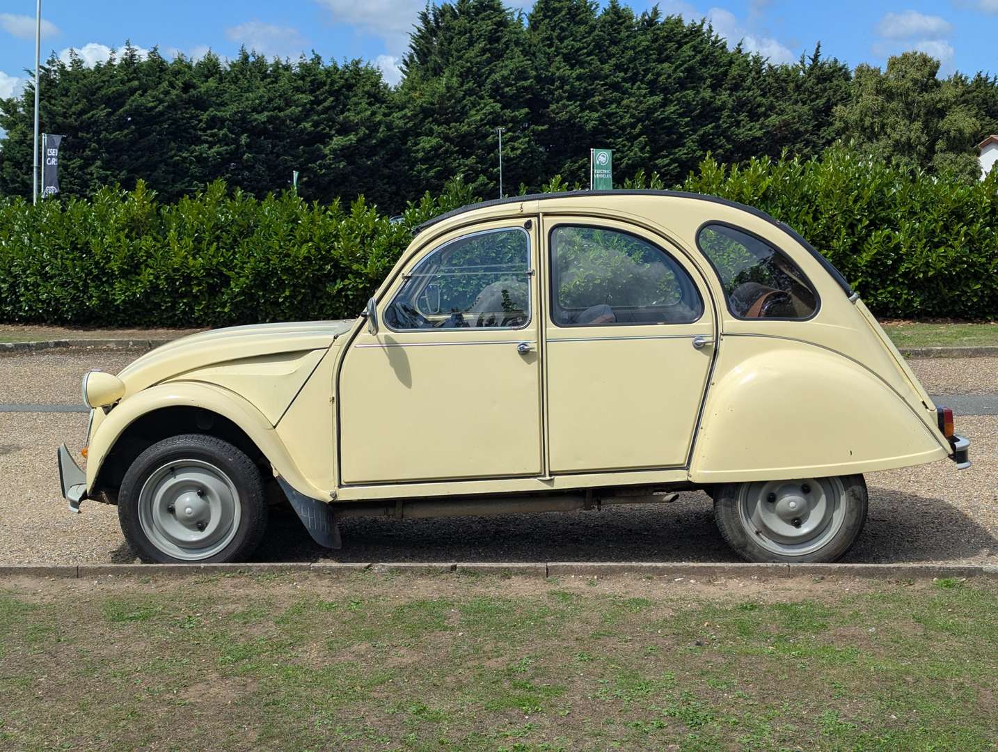<p>1980 CITROEN 2CV LHD</p>