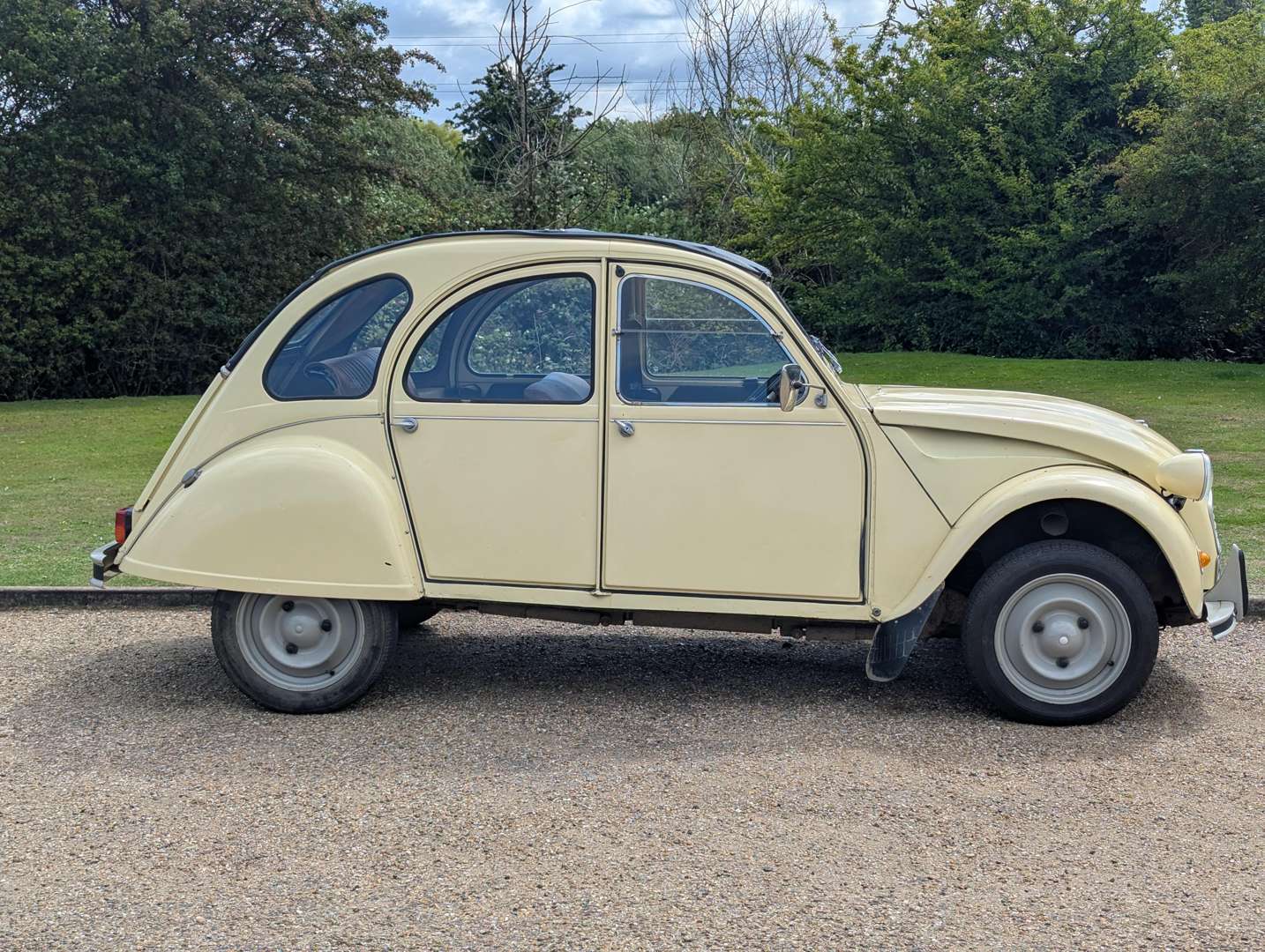 <p>1980 CITROEN 2CV LHD</p>