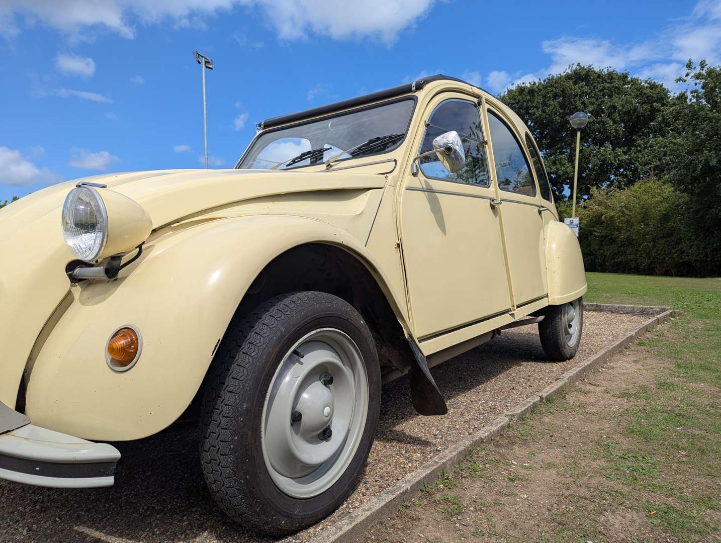 <p>1980 CITROEN 2CV LHD</p>