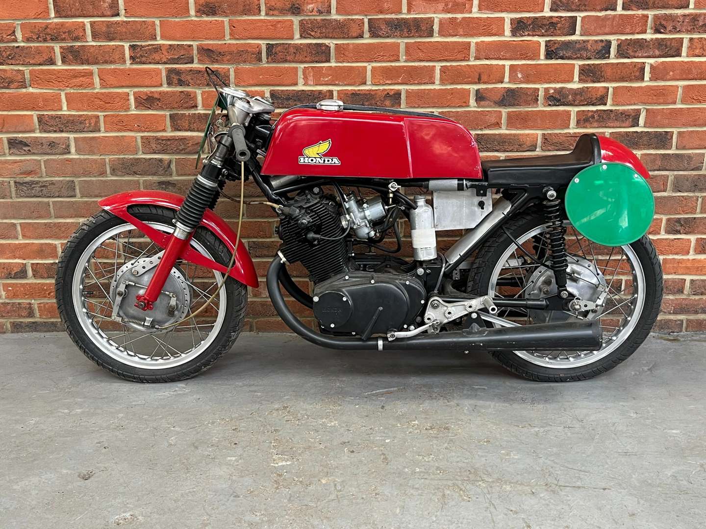 <p>1962 HONDA CB72</p>