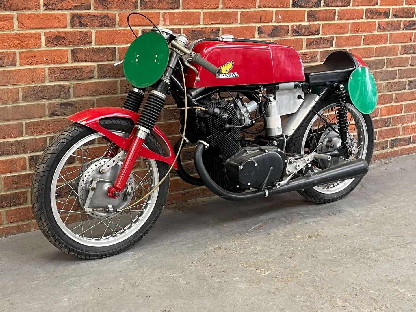 <p>1962 HONDA CB72</p>