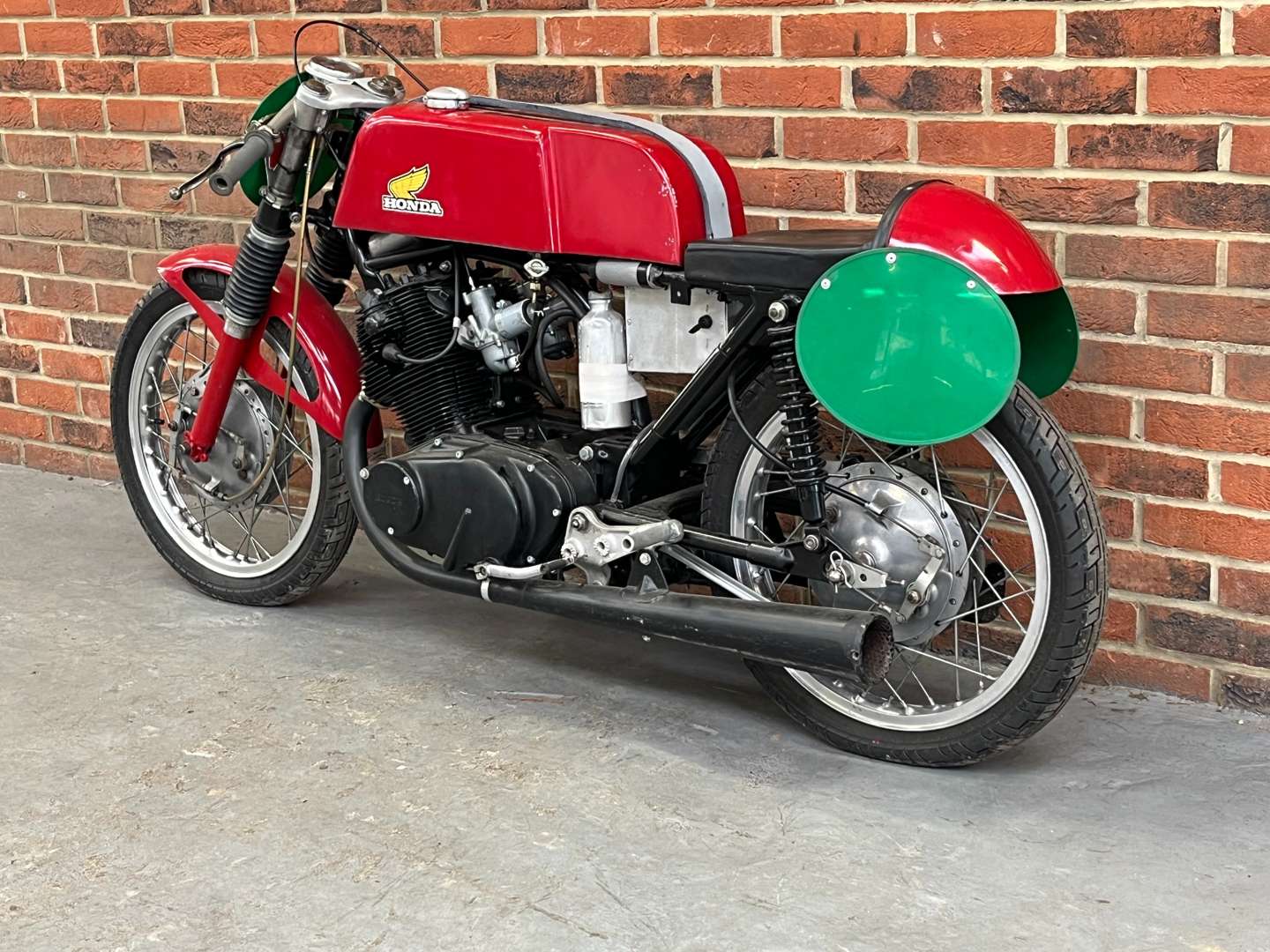 <p>1962 HONDA CB72</p>