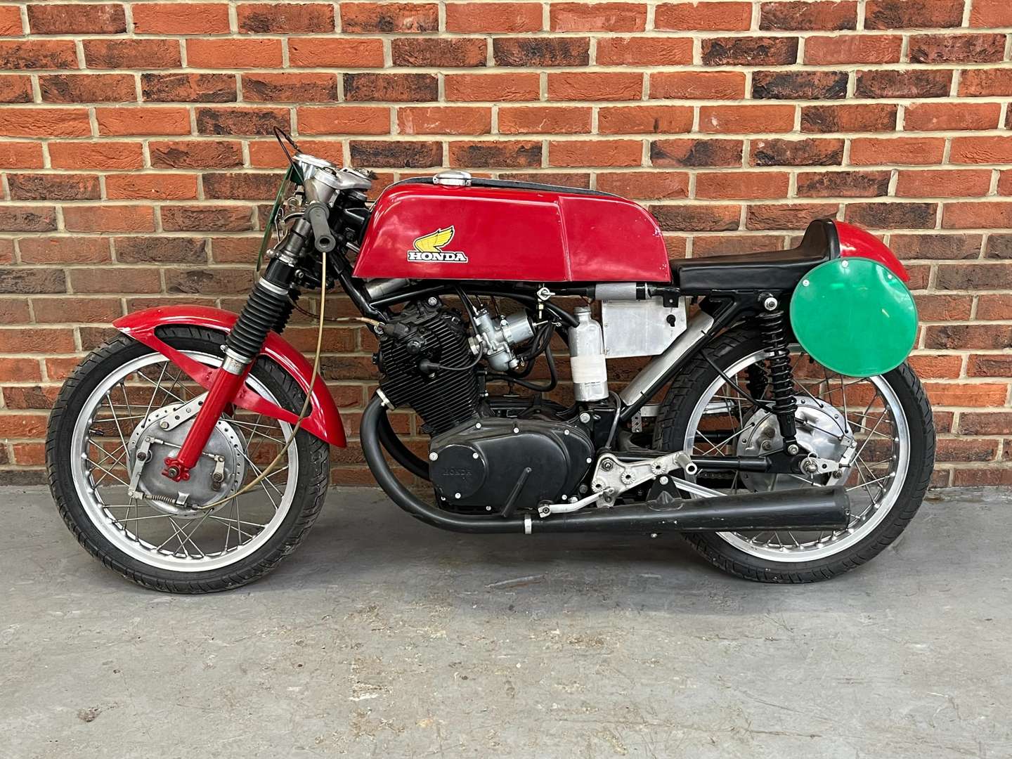 <p>1962 HONDA CB72</p>