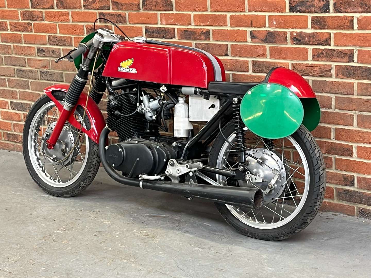 <p>1962 HONDA CB72</p>