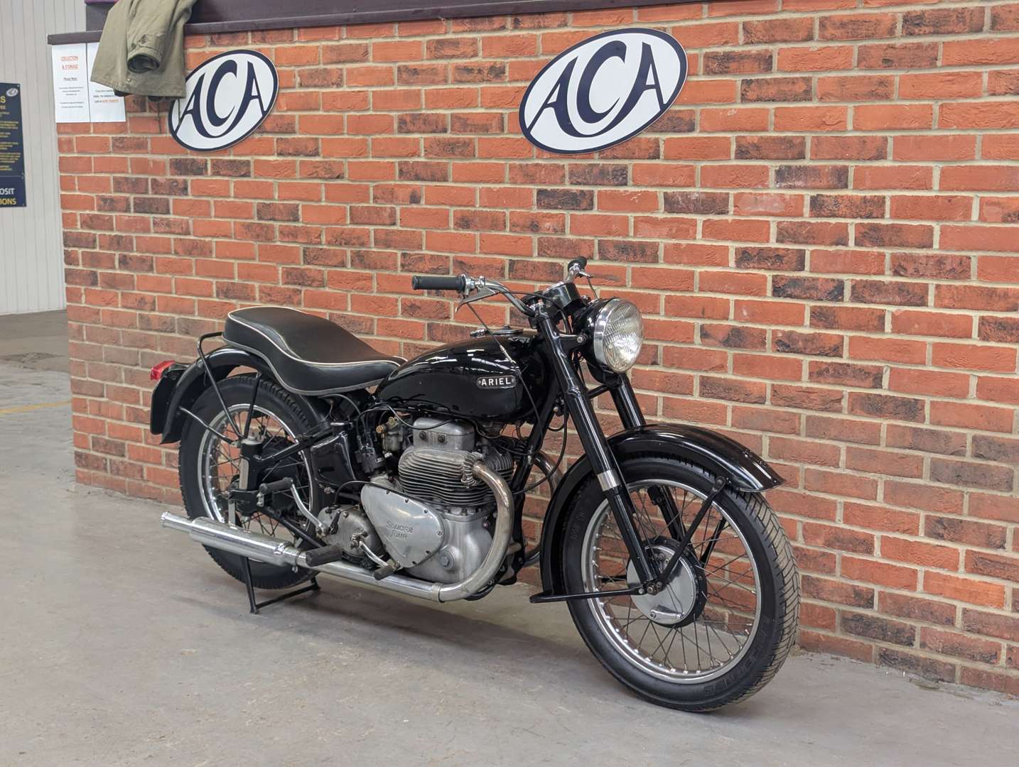 <p>1947 ARIEL SQUARE FOUR</p>