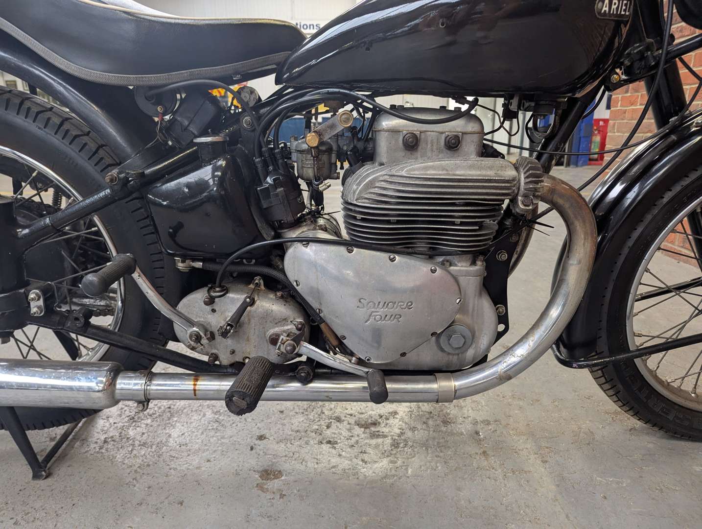 <p>1947 ARIEL SQUARE FOUR</p>