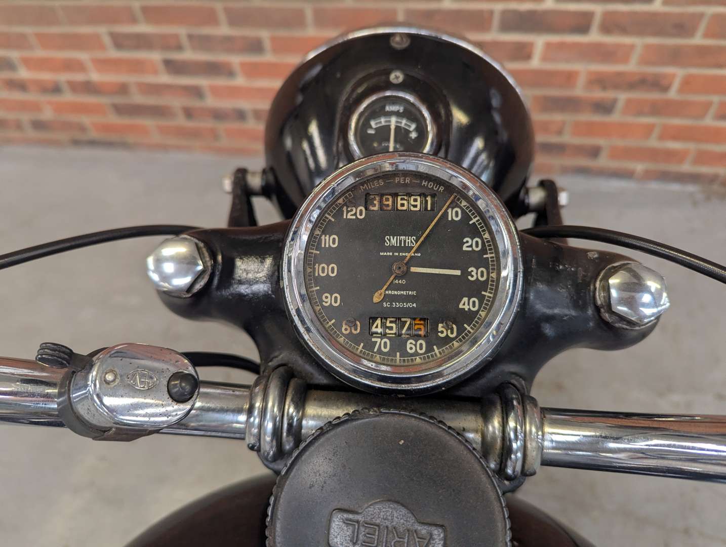 <p>1947 ARIEL SQUARE FOUR</p>