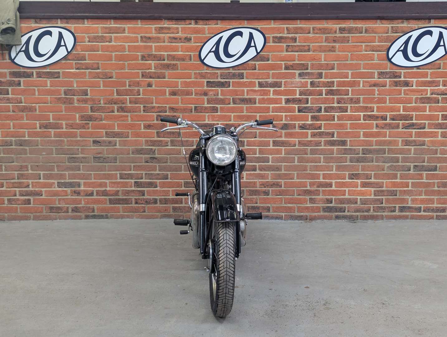 <p>1947 ARIEL SQUARE FOUR</p>