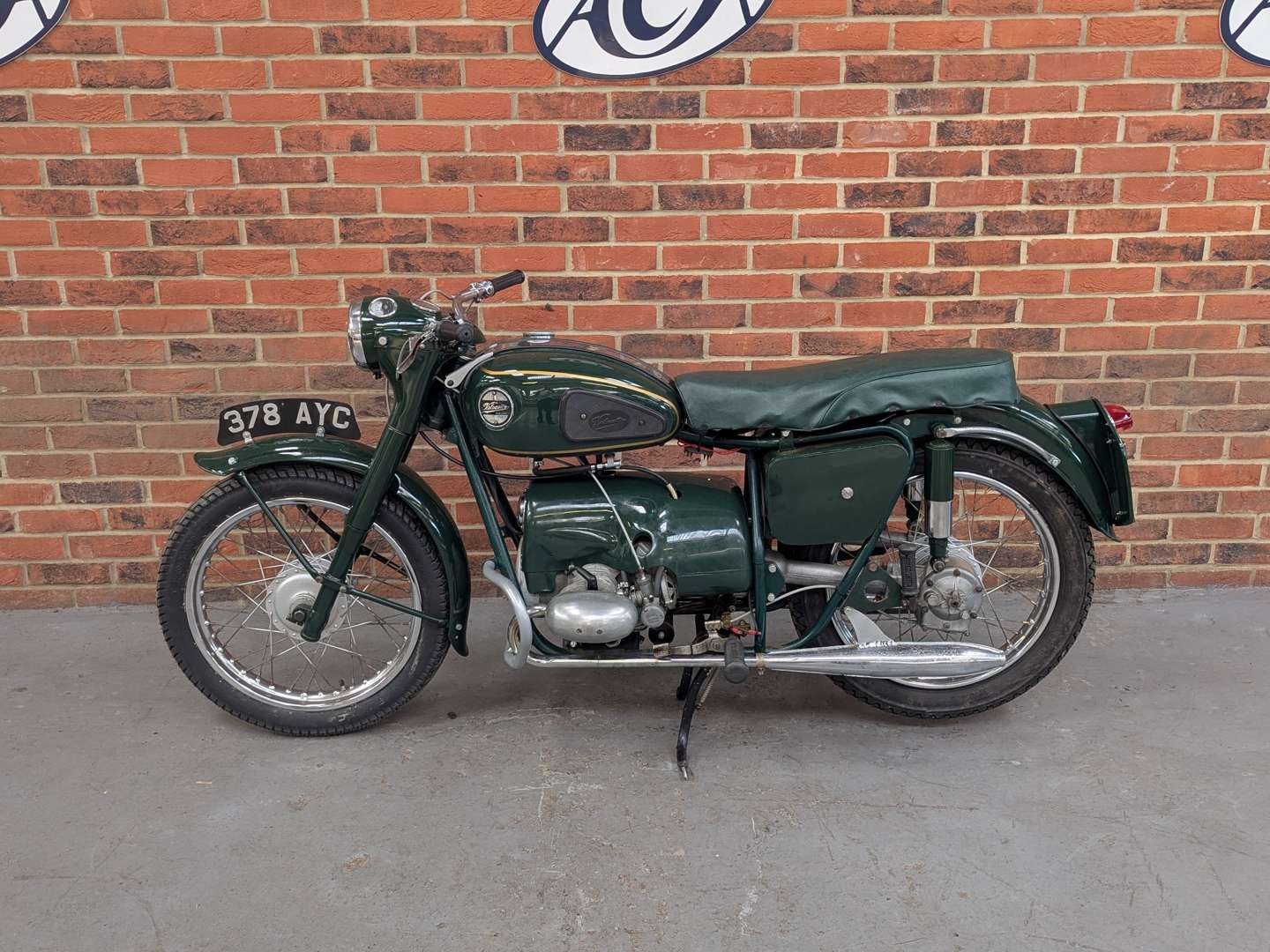 <p>1958 VELOCETTE VALIANT</p>