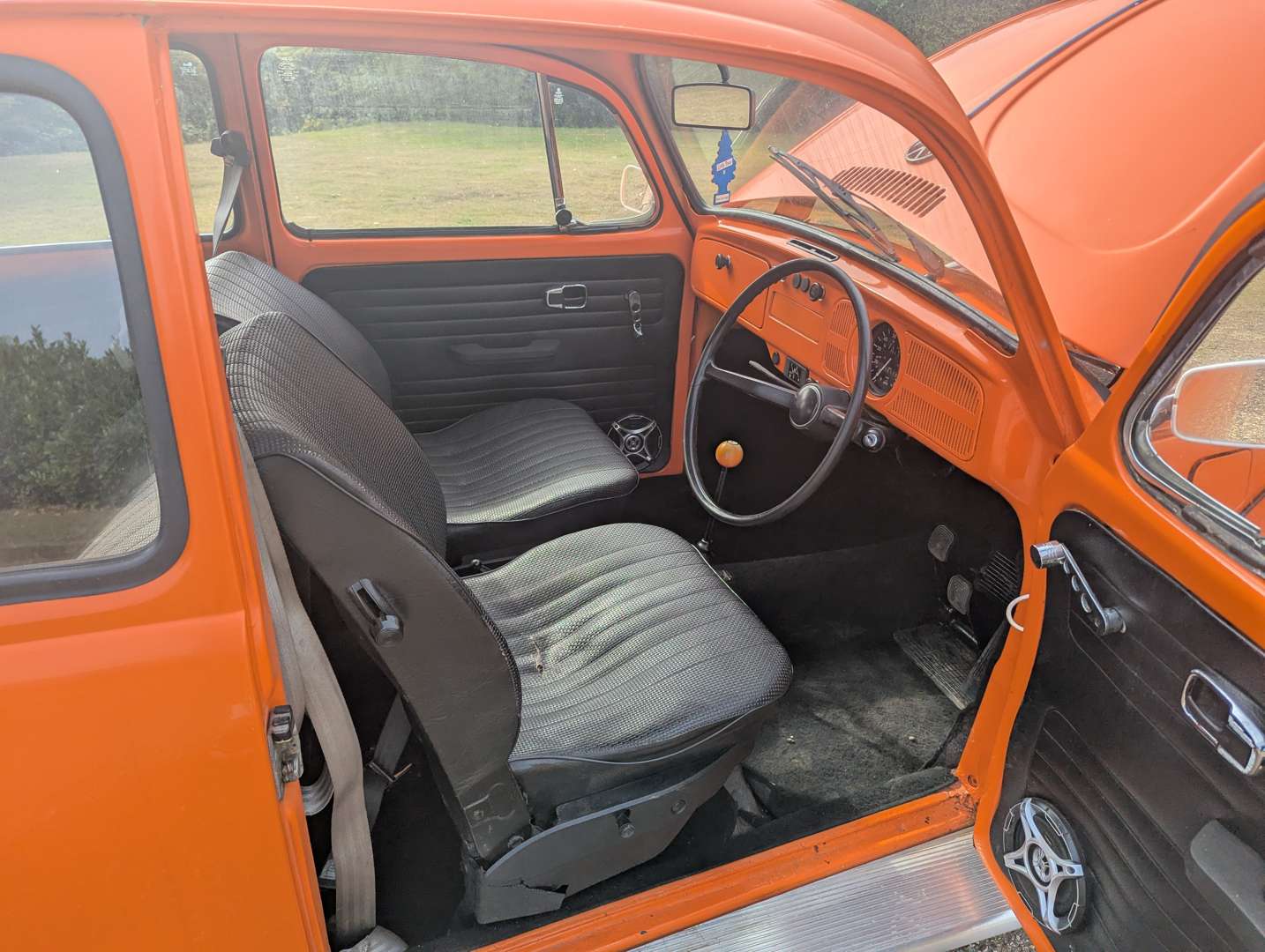<p>1973 VW BEETLE</p>