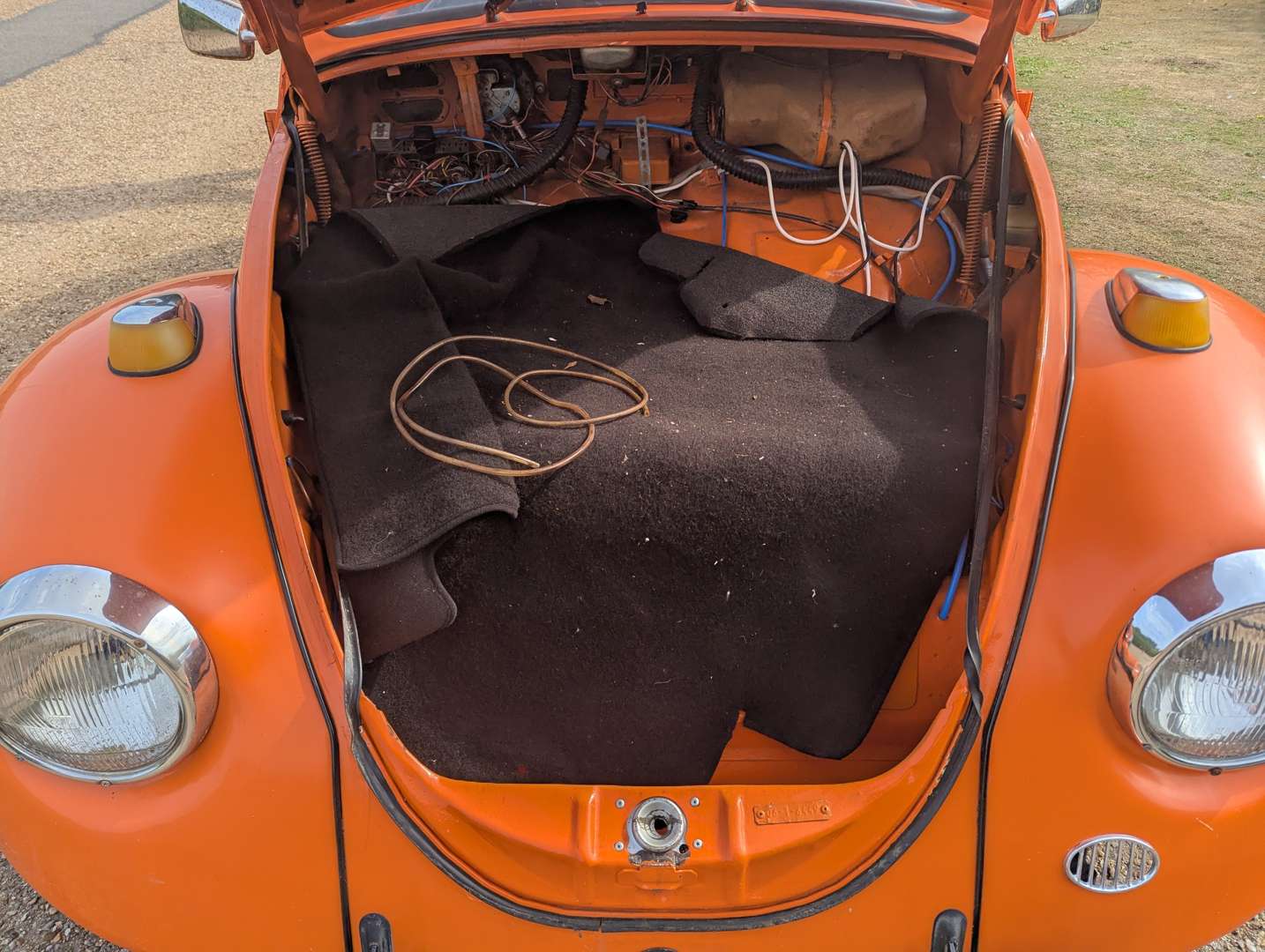 <p>1973 VW BEETLE</p>