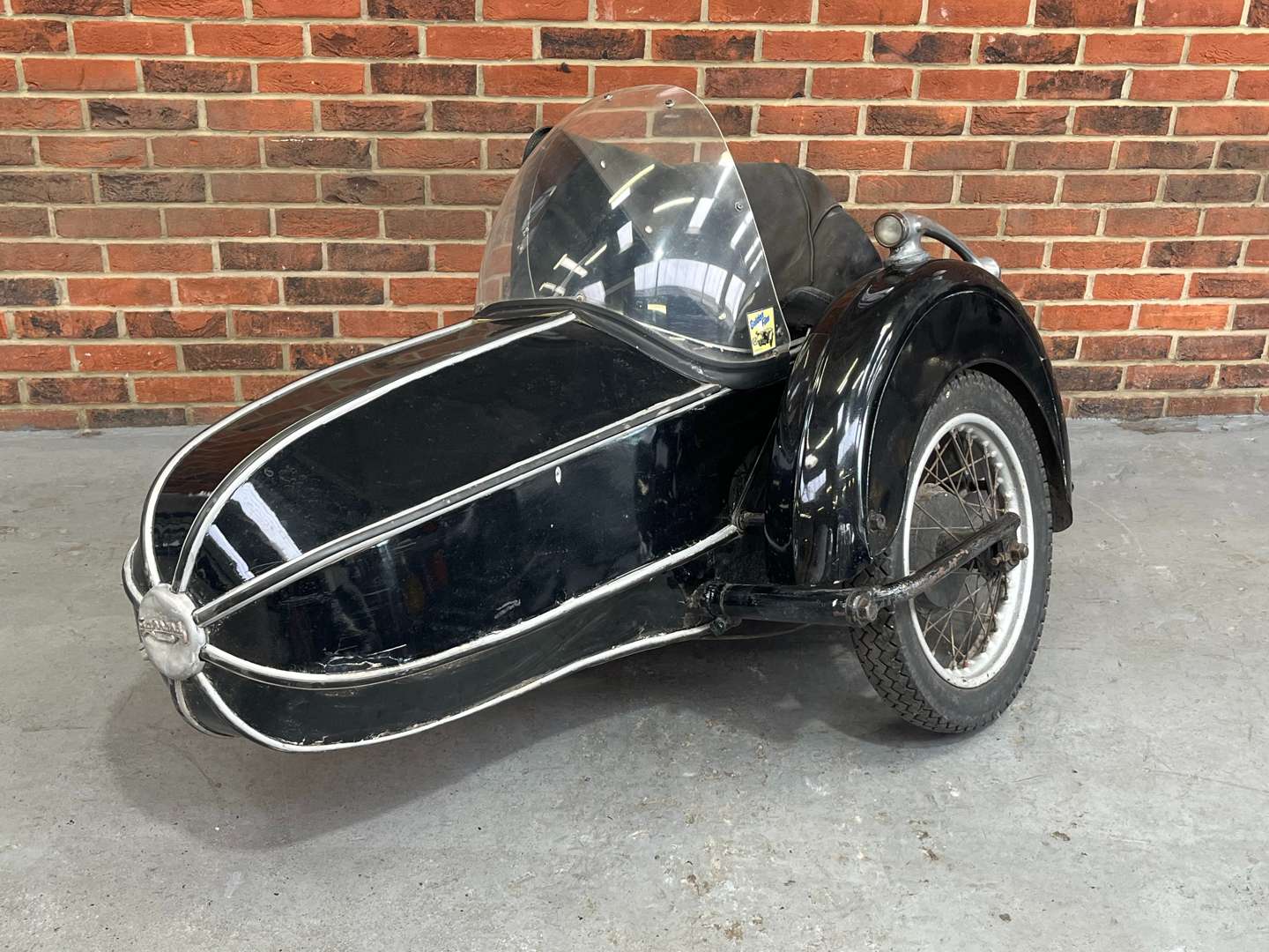 <p>GARRARD SINGLE SEAT SIDE CAR</p>