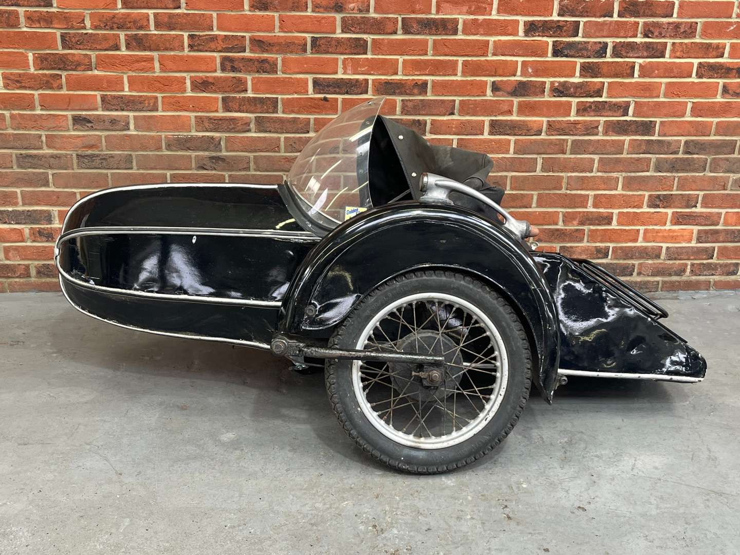 <p>GARRARD SINGLE SEAT SIDE CAR</p>