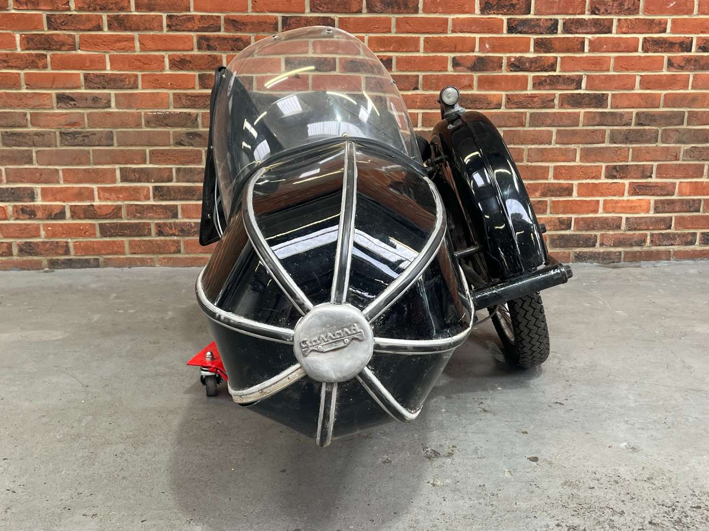 <p>GARRARD SINGLE SEAT SIDE CAR</p>