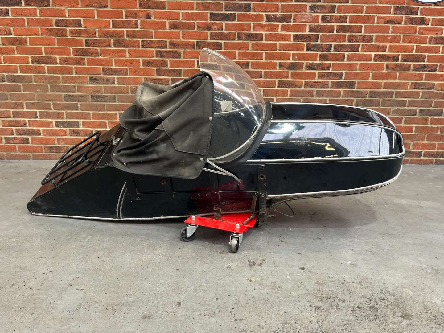 <p>GARRARD SINGLE SEAT SIDE CAR</p>