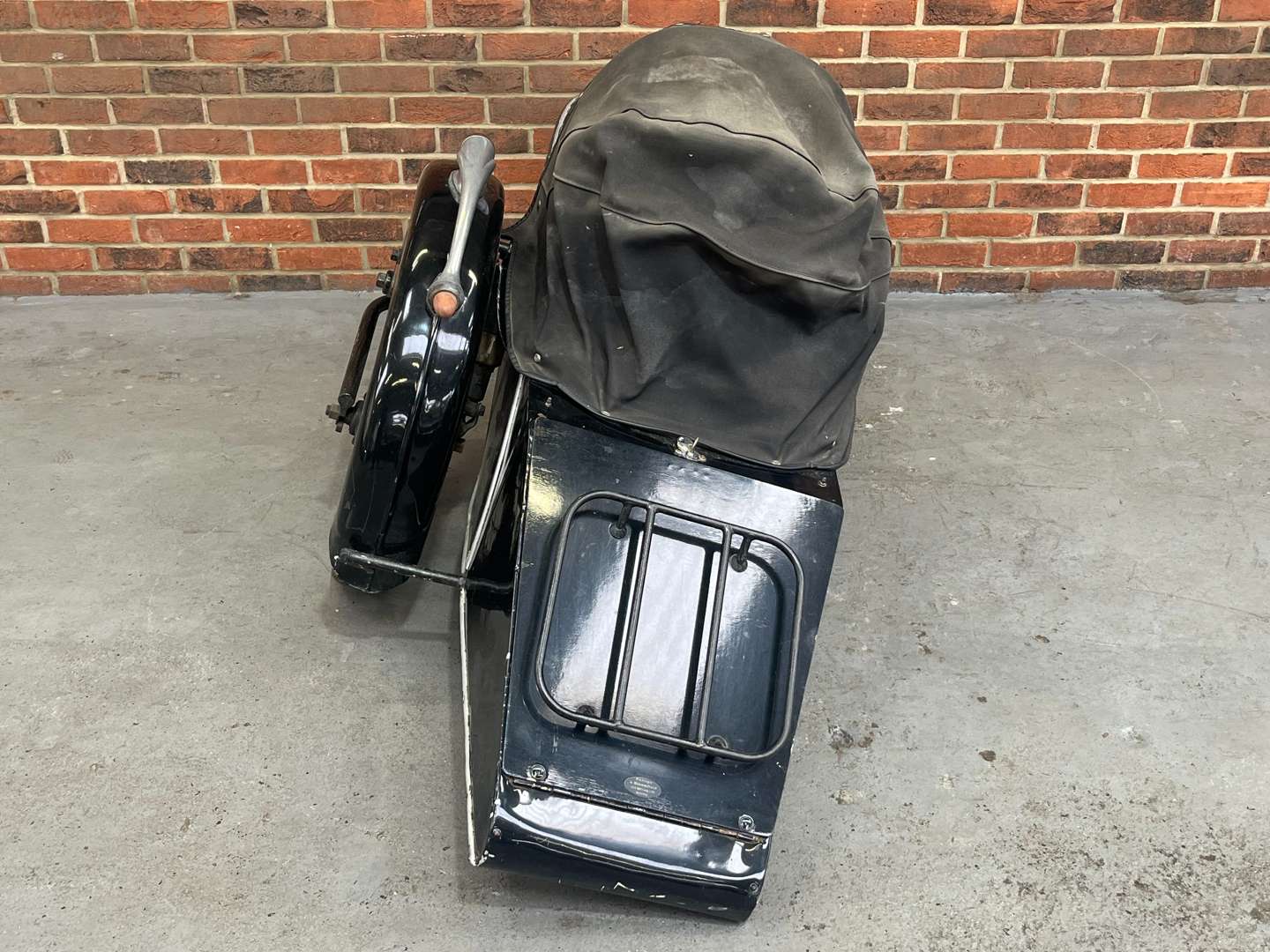 <p>GARRARD SINGLE SEAT SIDE CAR</p>