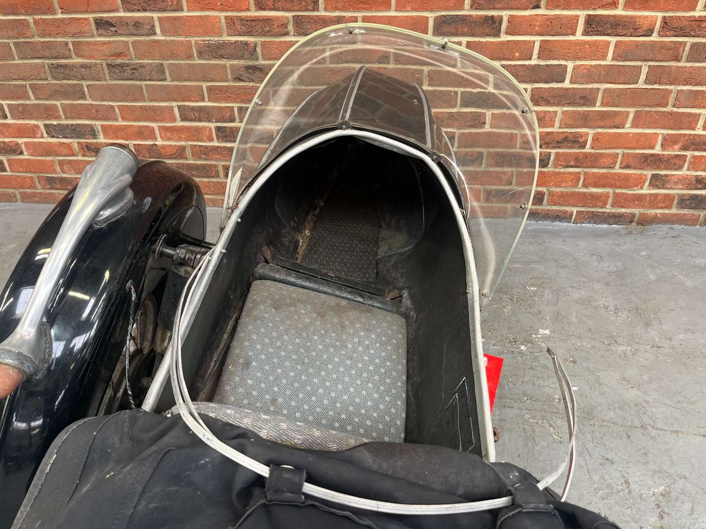 <p>GARRARD SINGLE SEAT SIDE CAR</p>