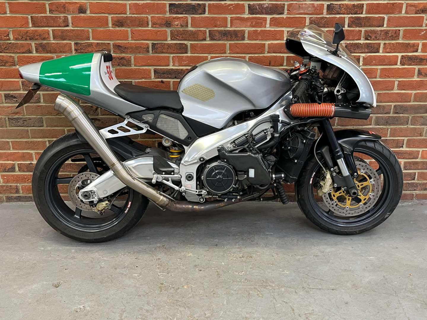 <p>2002 APRILIA RSV1000</p>