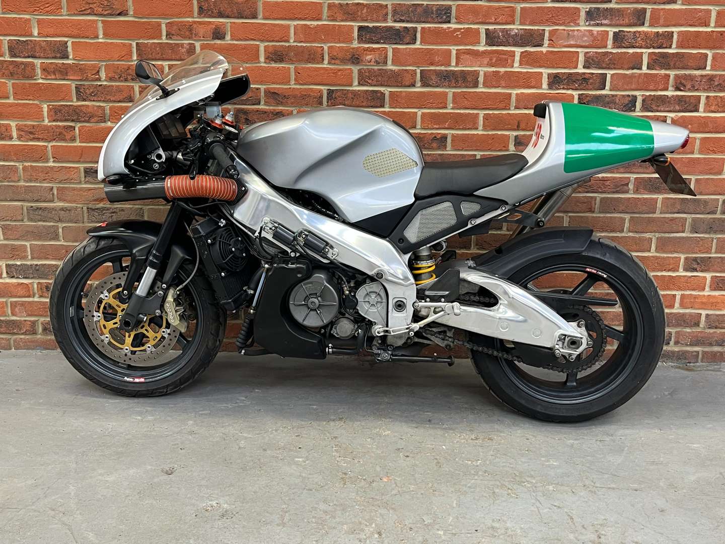 <p>2002 APRILIA RSV1000</p>