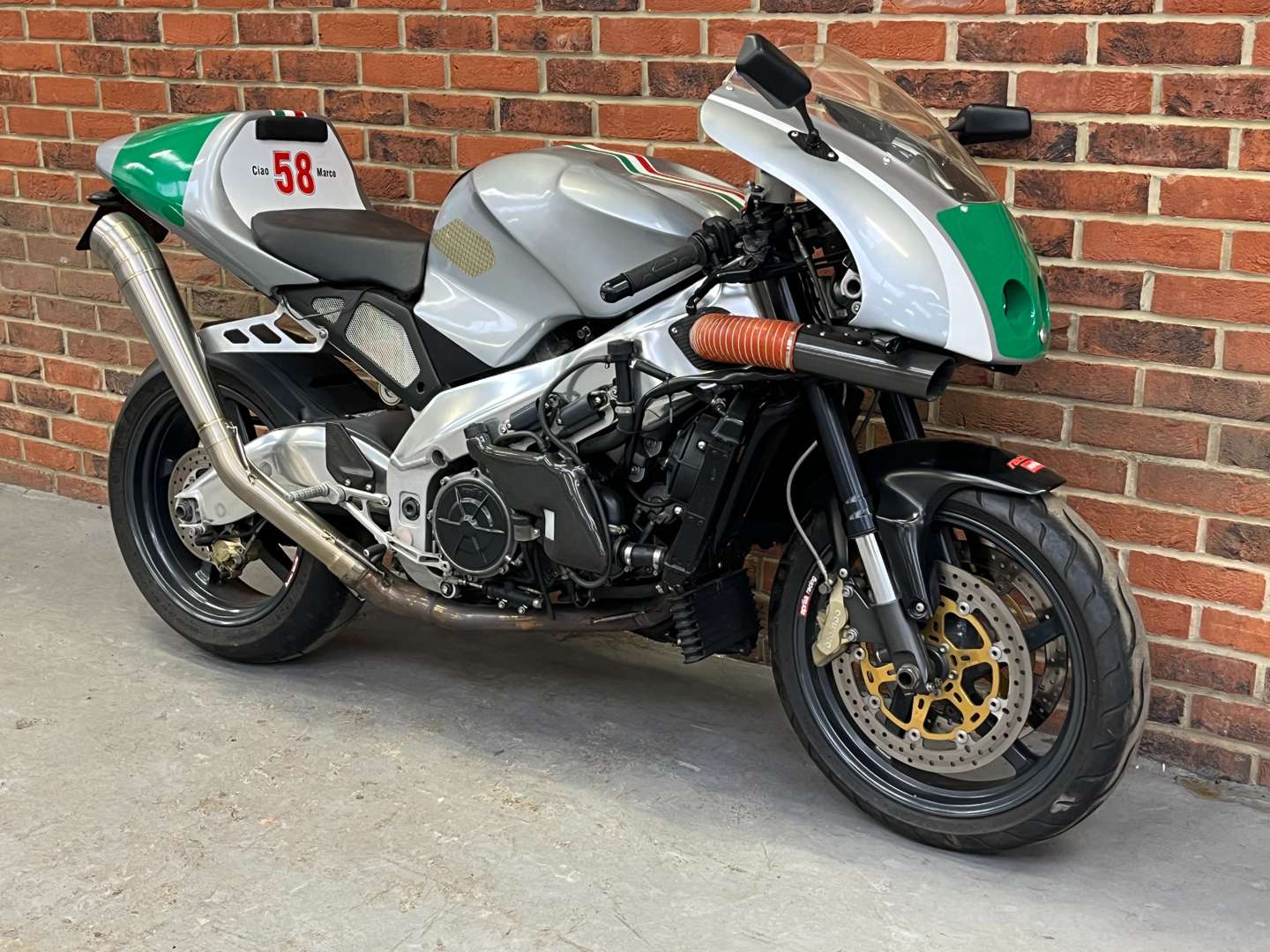 <p>2002 APRILIA RSV1000</p>