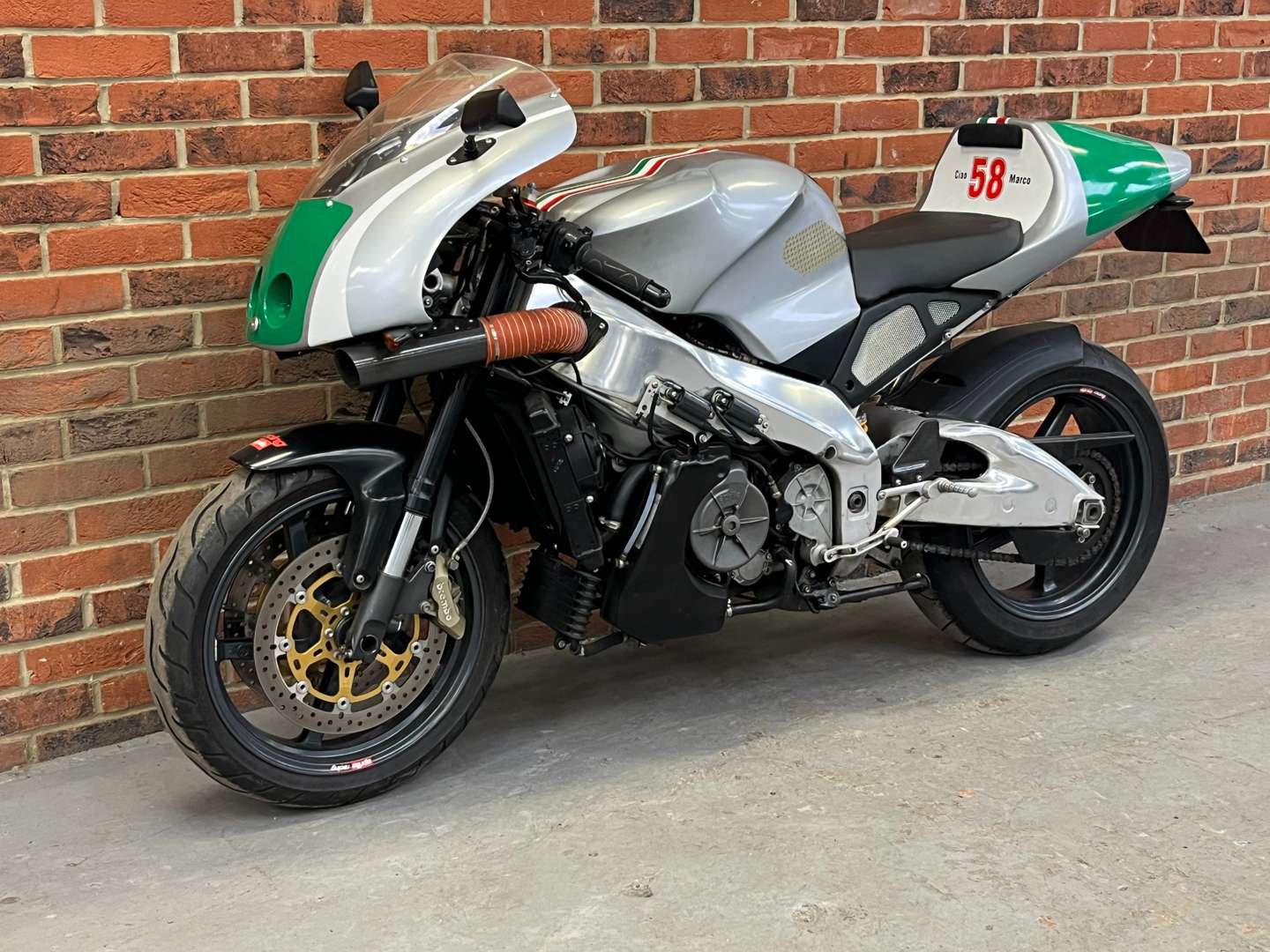 <p>2002 APRILIA RSV1000</p>