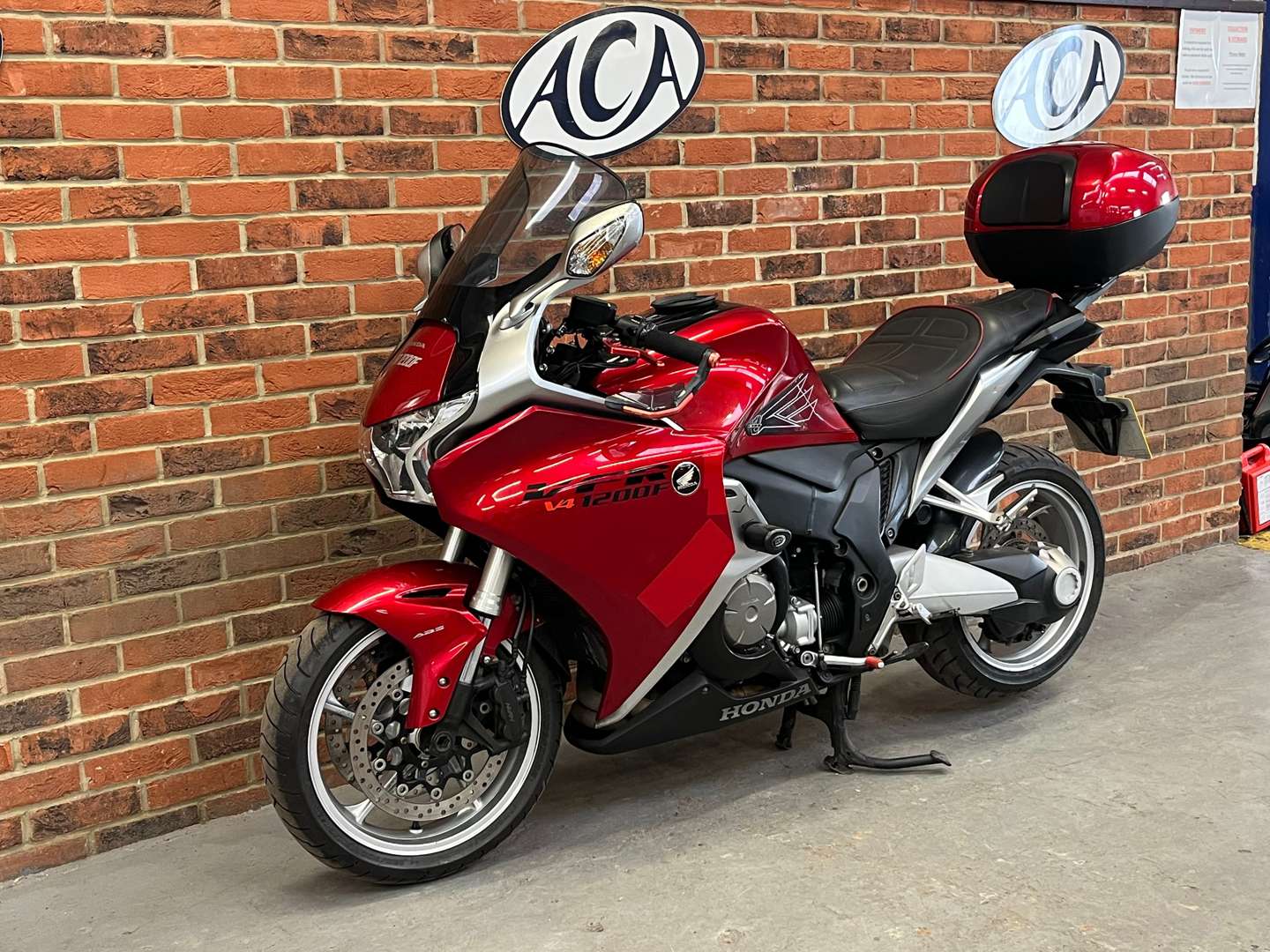 <p>2011 HONDA VFR 1200 F</p>