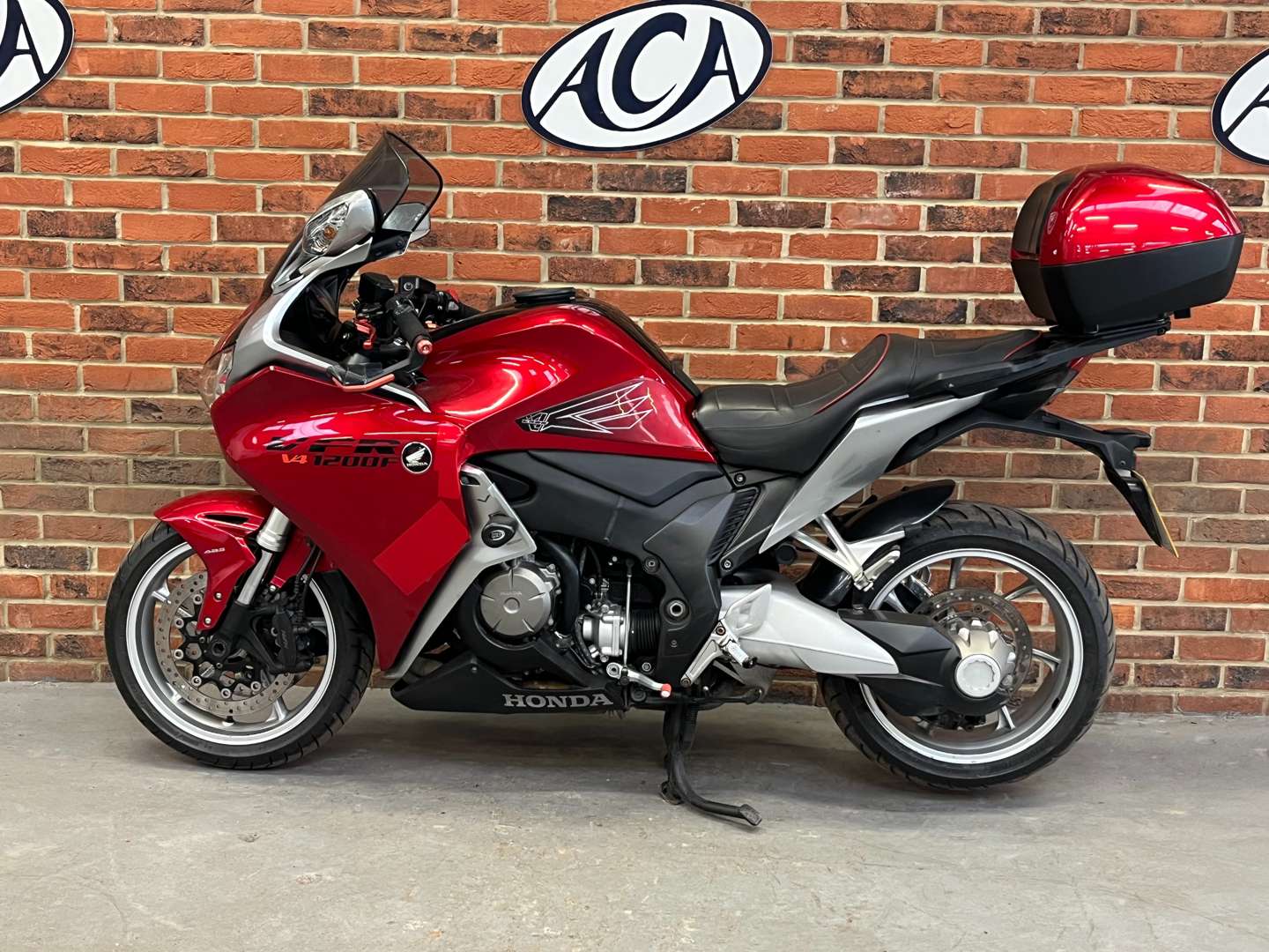 <p>2011 HONDA VFR 1200 F</p>