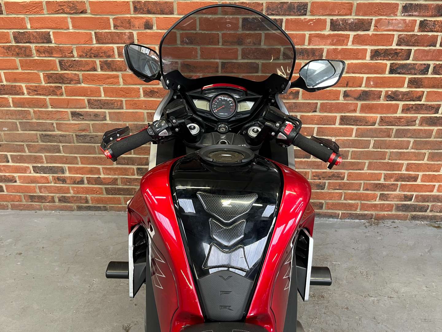 <p>2011 HONDA VFR 1200 F</p>