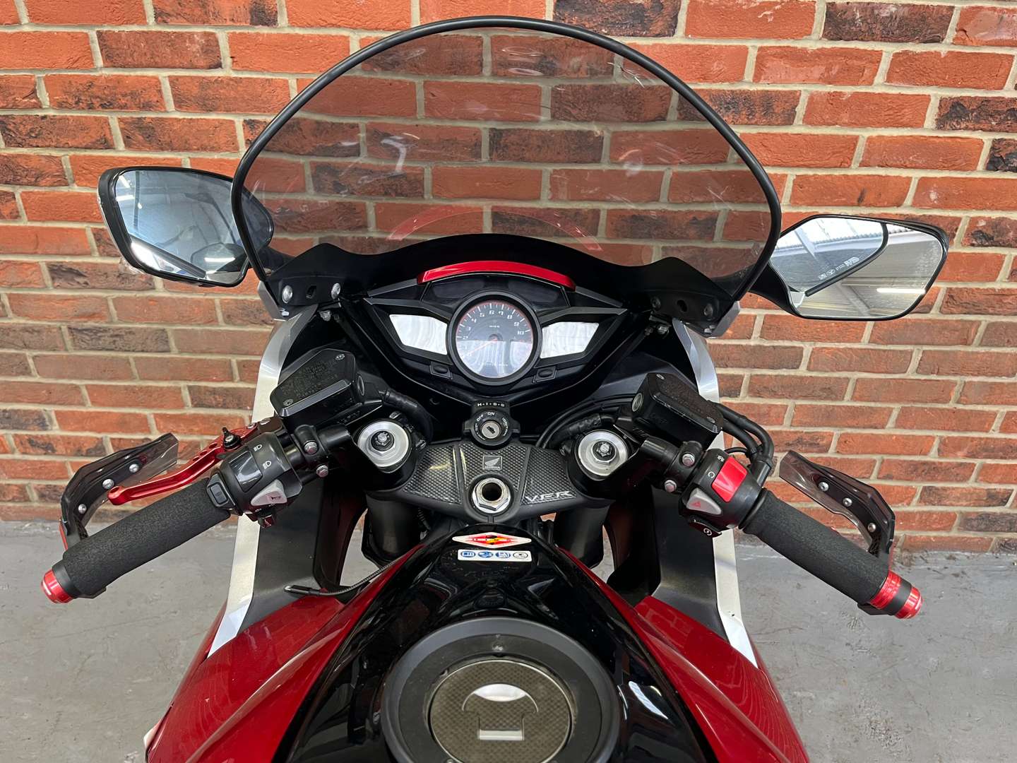 <p>2011 HONDA VFR 1200 F</p>