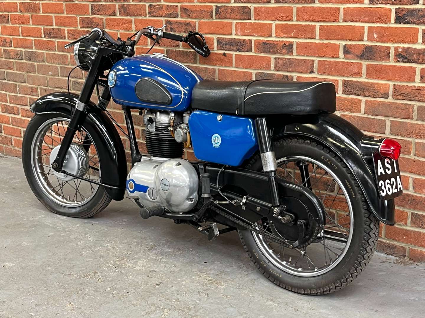 <p>1960 AJS MODEL 14</p>